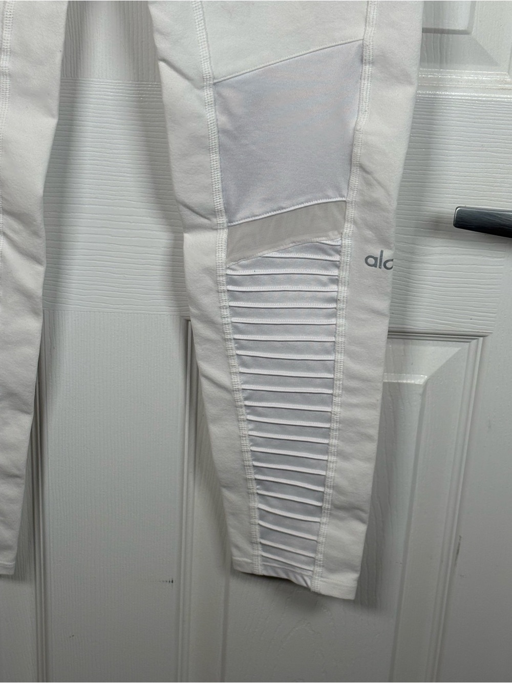 Alo Yoga Regular Rise Waist Moto
Leggings White size Large A175 - Picture 7 of 14